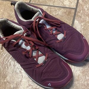 Vasque  Women's Vibram Maroon Size 11 Medium Sneakers